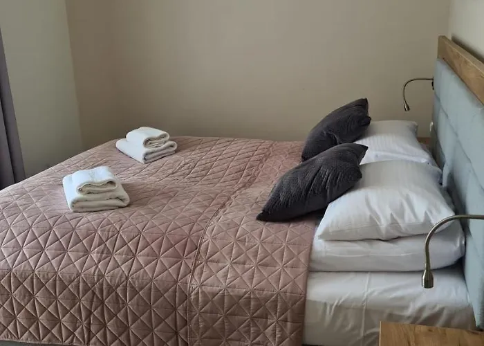 Czarna Gora 234 シェンナ